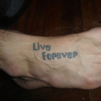 Tattoo on the instep with the message Live Forever.